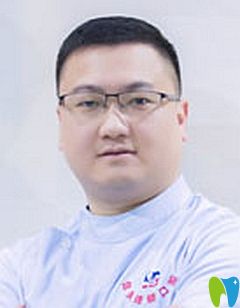 黃建欽 漳廈佳美口腔院長 黃建欽 漳廈佳美口腔院長