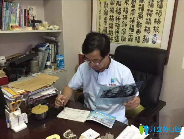 工作中的劉院長(zhǎng)