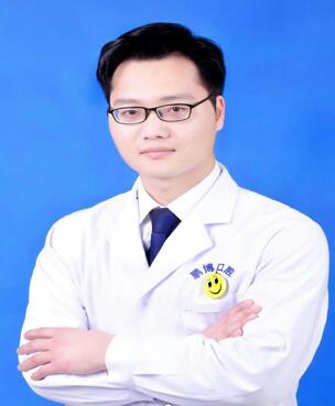 重慶鵬博口腔門診部 陳亮