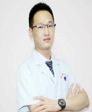 重慶鵬博口腔門診部 何冰華