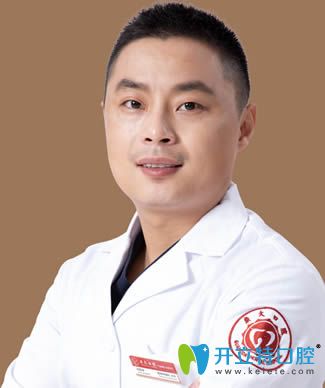 廣州廣大口腔種植科主任侯國鎮(zhèn)
