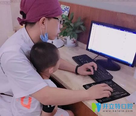 鐘林真也是一位非常受小朋友喜歡的醫(yī)生 鐘林真也是一位非常受小朋友喜歡的醫(yī)生