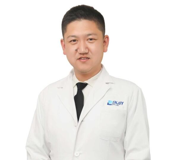 沈陽完佩口腔門診部李金剛