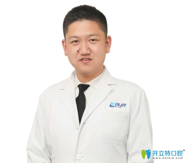 沈陽完佩口腔種植醫(yī)生李金剛