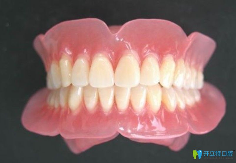 全口活動(dòng)義齒容易掉嗎？來(lái)說(shuō)說(shuō)我?guī)诨顒?dòng)假牙的感受