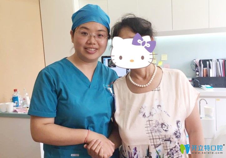 老媽和中諾醫(yī)生合影