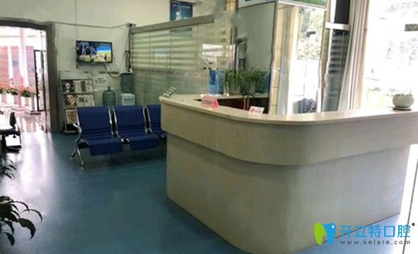 深圳港龍口腔大廳一角