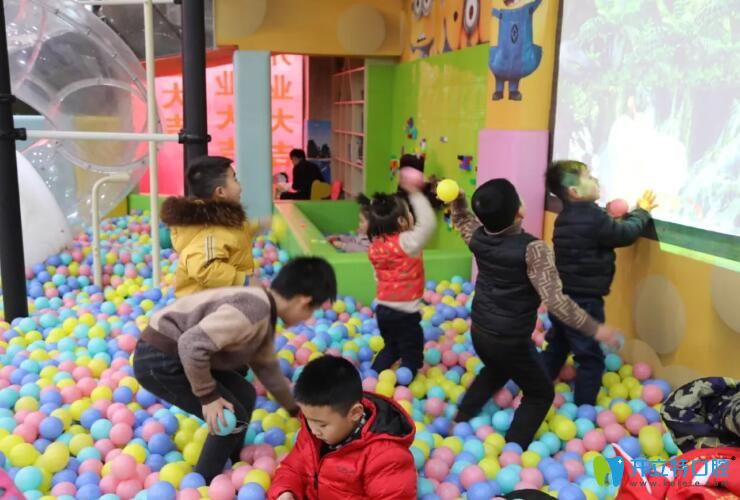 南昌輝煌口腔進賢分院兒童娛樂區(qū)