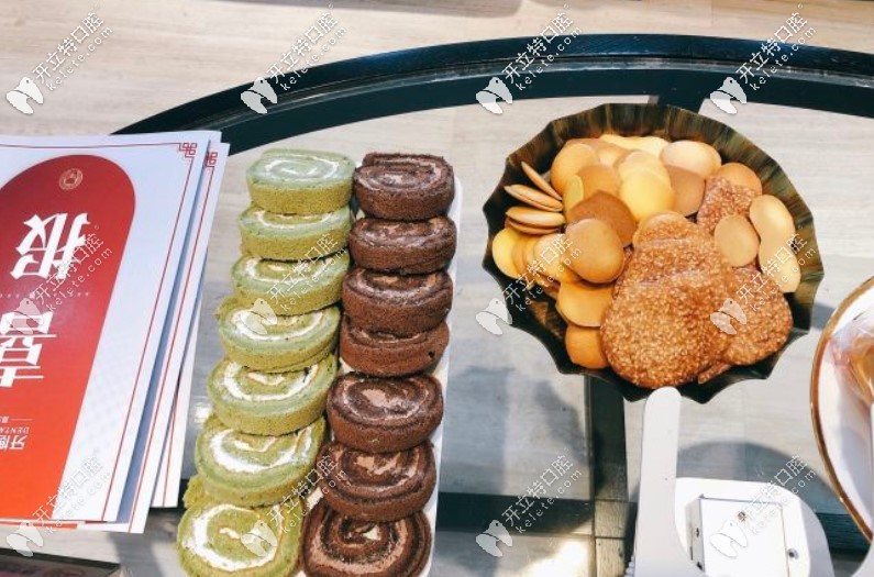 牙博士口腔為顧客準(zhǔn)備的小吃甜點