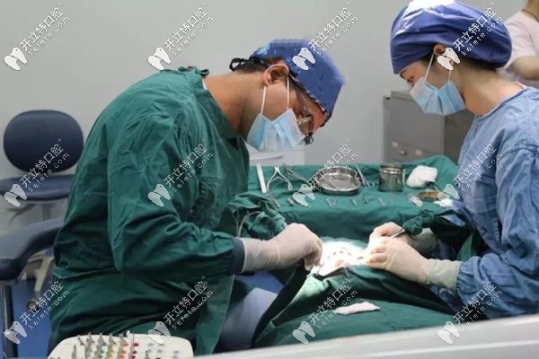 老媽在北京雅醫(yī)家做半口種植牙過程