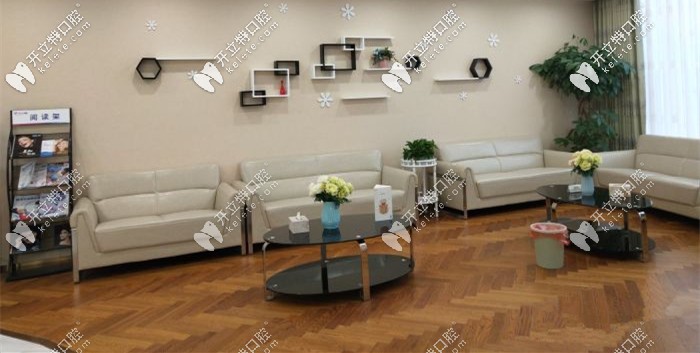 休息區(qū)的一角，寬敞明亮