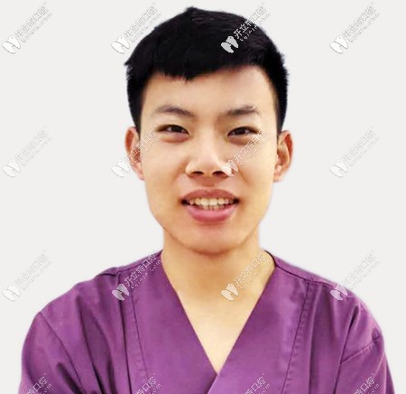 三亞微笑口腔修復科醫(yī)師<!--<i data=20240703-sp></i>-->斌