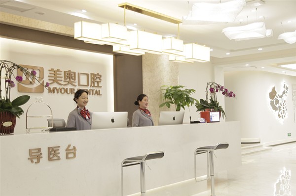 重慶美奧口腔男朋友嫌我門牙是假的,為了美在重慶做iti種植牙宛若真牙喲