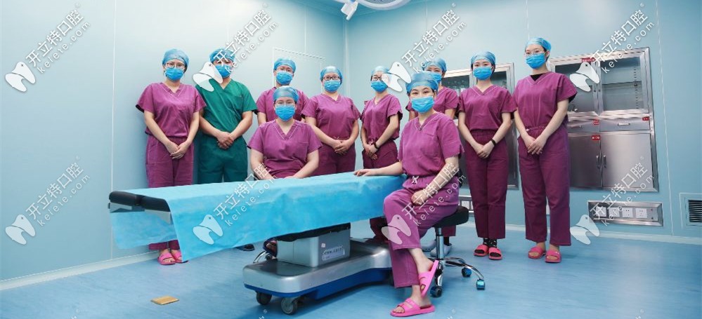 醫(yī)生團(tuán)隊持證上崗