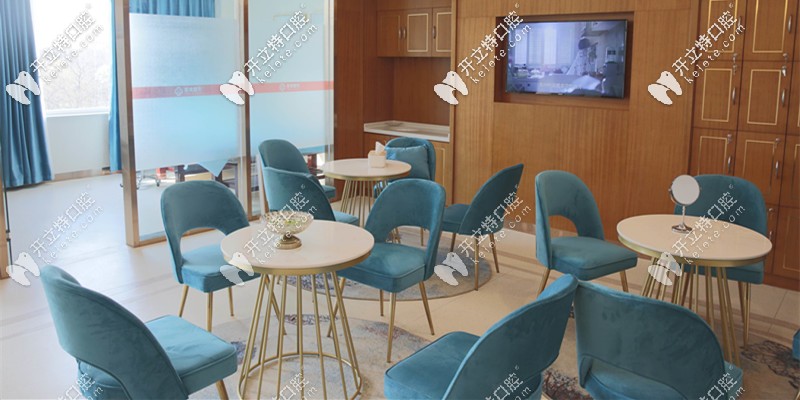 一口大廳的休息區(qū)域