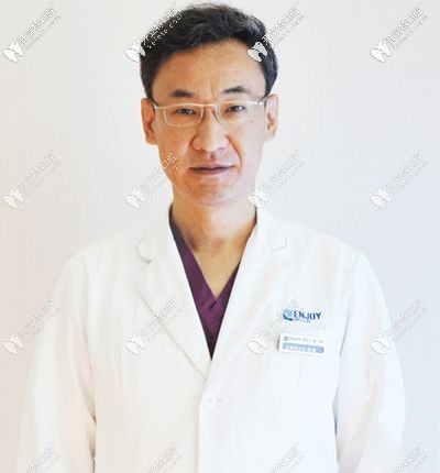 歡樂仁愛口腔的肖春醫(yī)生