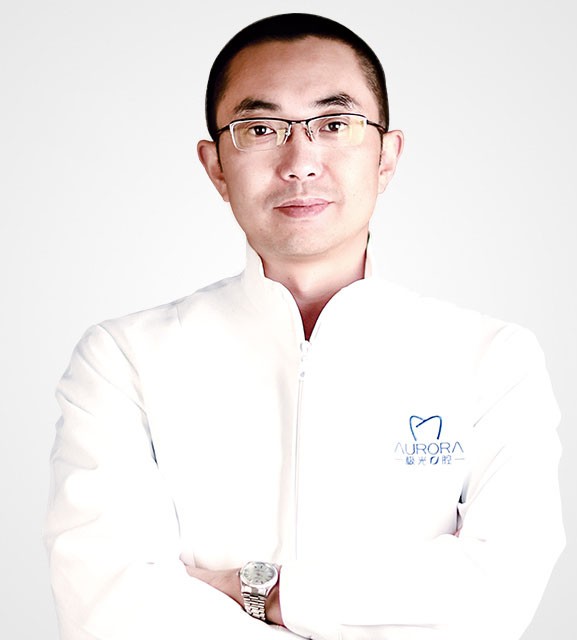 成都極光口腔門診部 王凌成