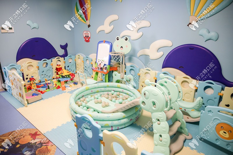 二樓兒童游戲區(qū)