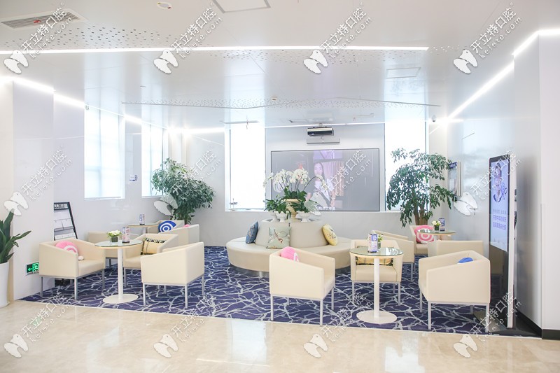 干凈明亮的前臺(tái)環(huán)境圖