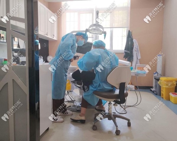 陽光樹口腔專業(yè)醫(yī)生團(tuán)隊(duì) 陽光樹口腔專業(yè)醫(yī)生團(tuán)隊(duì)