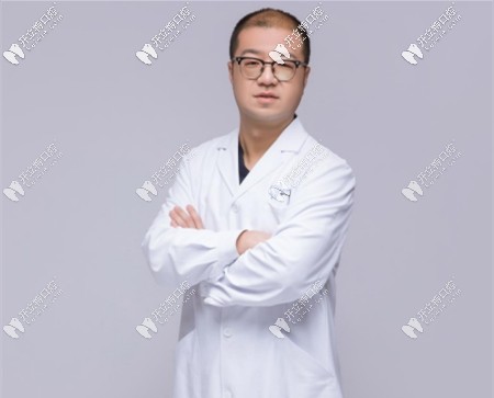 洛陽(yáng)牙大夫口腔全科醫(yī)師張寧