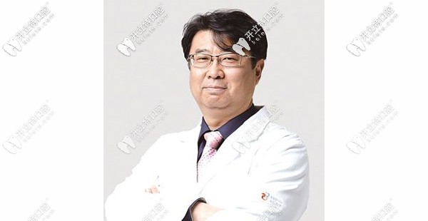 深圳韋博種植醫(yī)生姜亨模