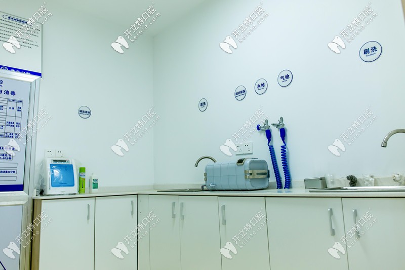 藍(lán)天口腔的消毒室