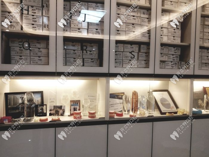 你是被獎(jiǎng)杯吸引的還是被海量的隱適美吸引住的？