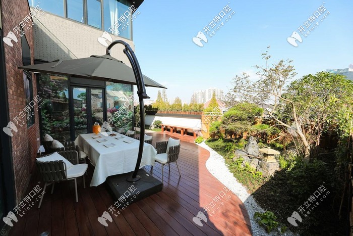 露天陽(yáng)臺(tái)很有小資的感覺(jué)呀