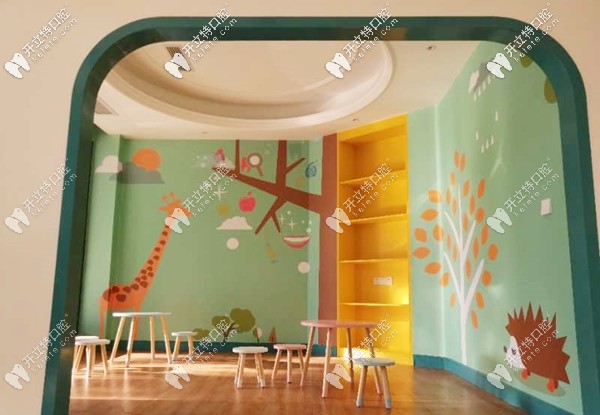 樂(lè)山英美口腔的兒童候診區(qū) 樂(lè)山英美口腔的兒童候診區(qū)