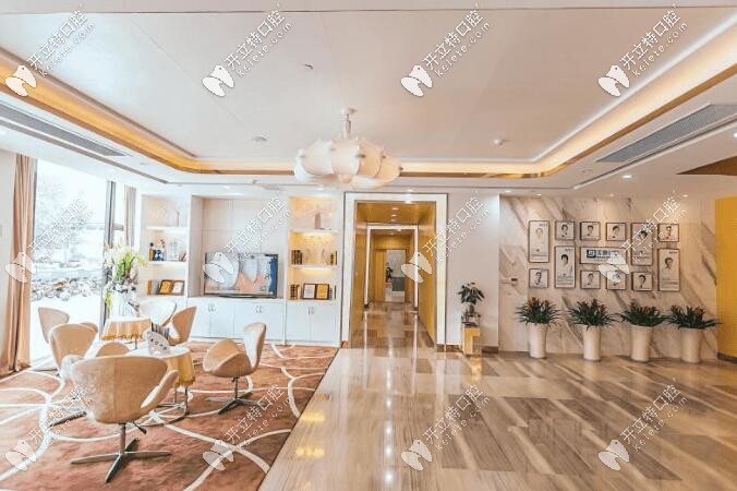 杭州美奧口腔學院路店一樓大廳