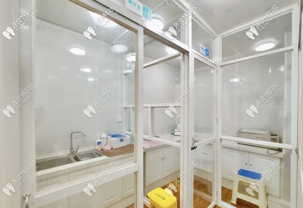 優(yōu)尚口腔的消毒室