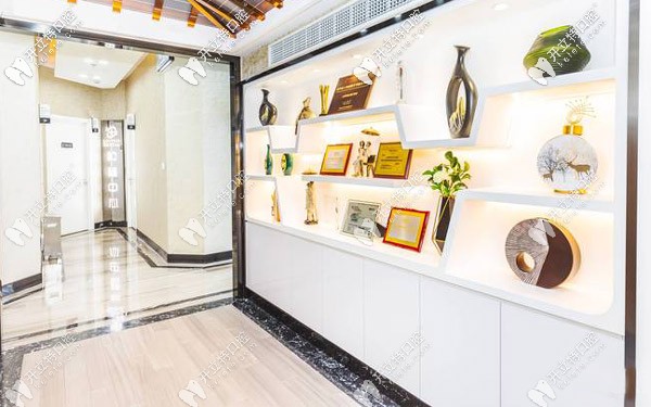 羅緣口腔的部分榮譽證書 羅緣口腔的部分榮譽證書