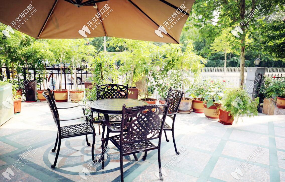 花園式的外部等候區(qū) 花園式的外部等候區(qū)