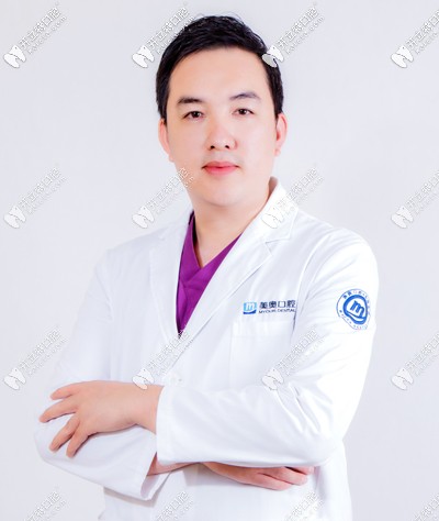 烏魯木齊美奧口腔種植科醫(yī)師黃景 烏魯木齊美奧口腔種植科醫(yī)師黃景