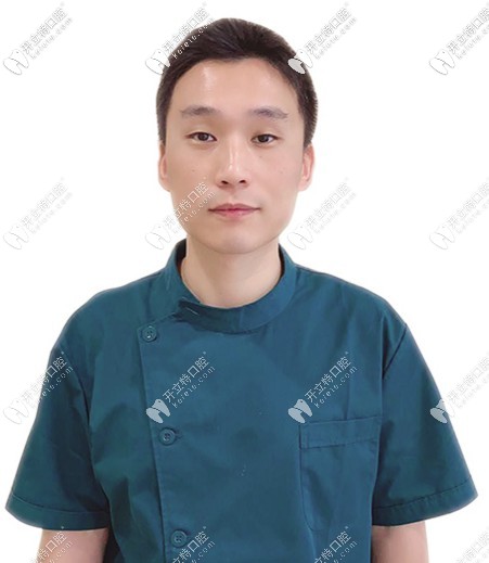 大連牙元素口腔門診部 劉洋