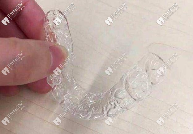  溫州做隱形的牙齒矯正多少錢(qián)?透明牙套不僅好看收費(fèi)也不貴