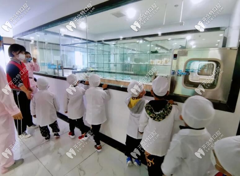 透明的消毒滅菌間