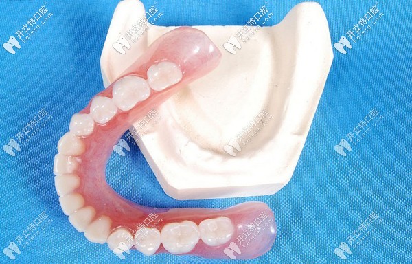 這些塑料基托和金屬基托的不同點,助你分清兩者哪個好？