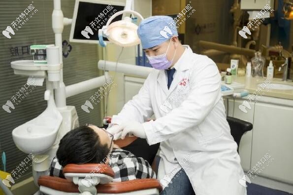 盧來臣醫(yī)生的牙周治療 盧來臣醫(yī)生的牙周治療