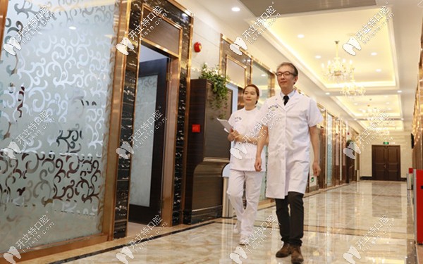 瑞德牙科醫(yī)院的鄭淳奎院長(zhǎng)