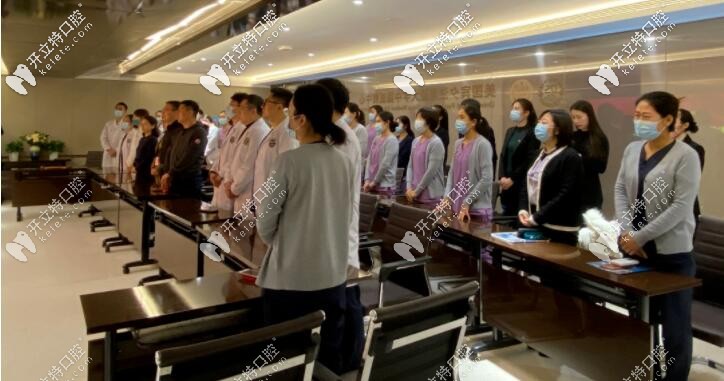 勁松口腔國(guó) 際部全體成員開(kāi)業(yè)誓師