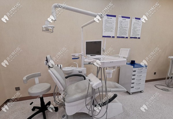 采用先進(jìn)的口腔治療牙椅