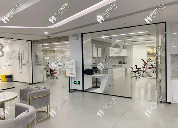 廣州穗江口腔做種植牙正規(guī)嗎，種一顆牙價格多少錢嘞？