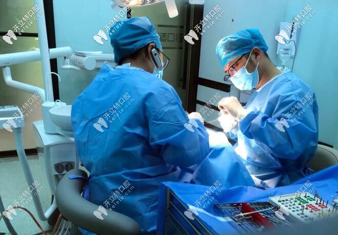 賴醫(yī)生做種植牙手術 賴醫(yī)生做種植牙手術