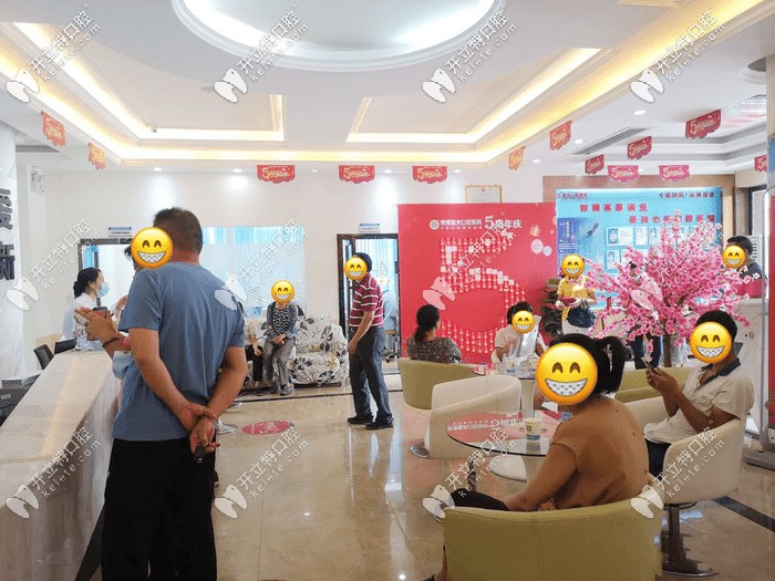 貴港藍(lán)天口腔是公辦醫(yī)院嗎?不知道哪個醫(yī)生做種植牙好