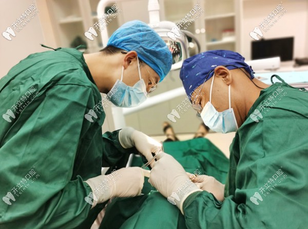 晉中萊特牙科的種植牙手術過程