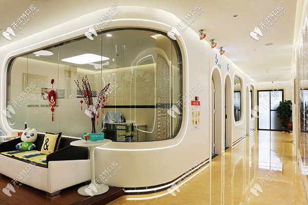 欽州私人的康美口腔做牙齒正畸價(jià)格貴嗎?聽說還能刷醫(yī)?？? border=