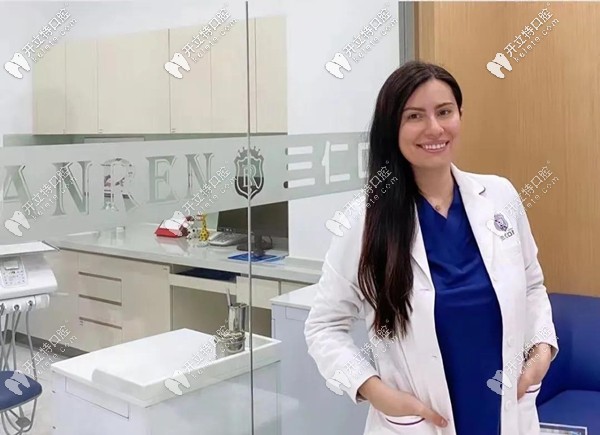 聽(tīng)說(shuō)廣州三仁口腔的外籍女醫(yī)生做全瓷貼面牙齒美白超拿手!