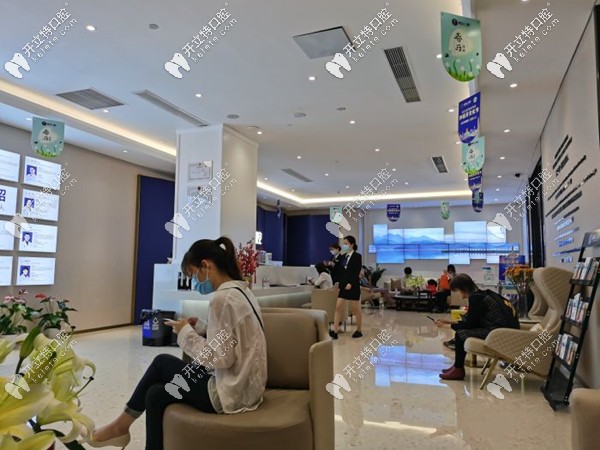 總結出南寧柏樂口腔醫(yī)院醫(yī)生列表,評價哪個醫(yī)生做種植牙好